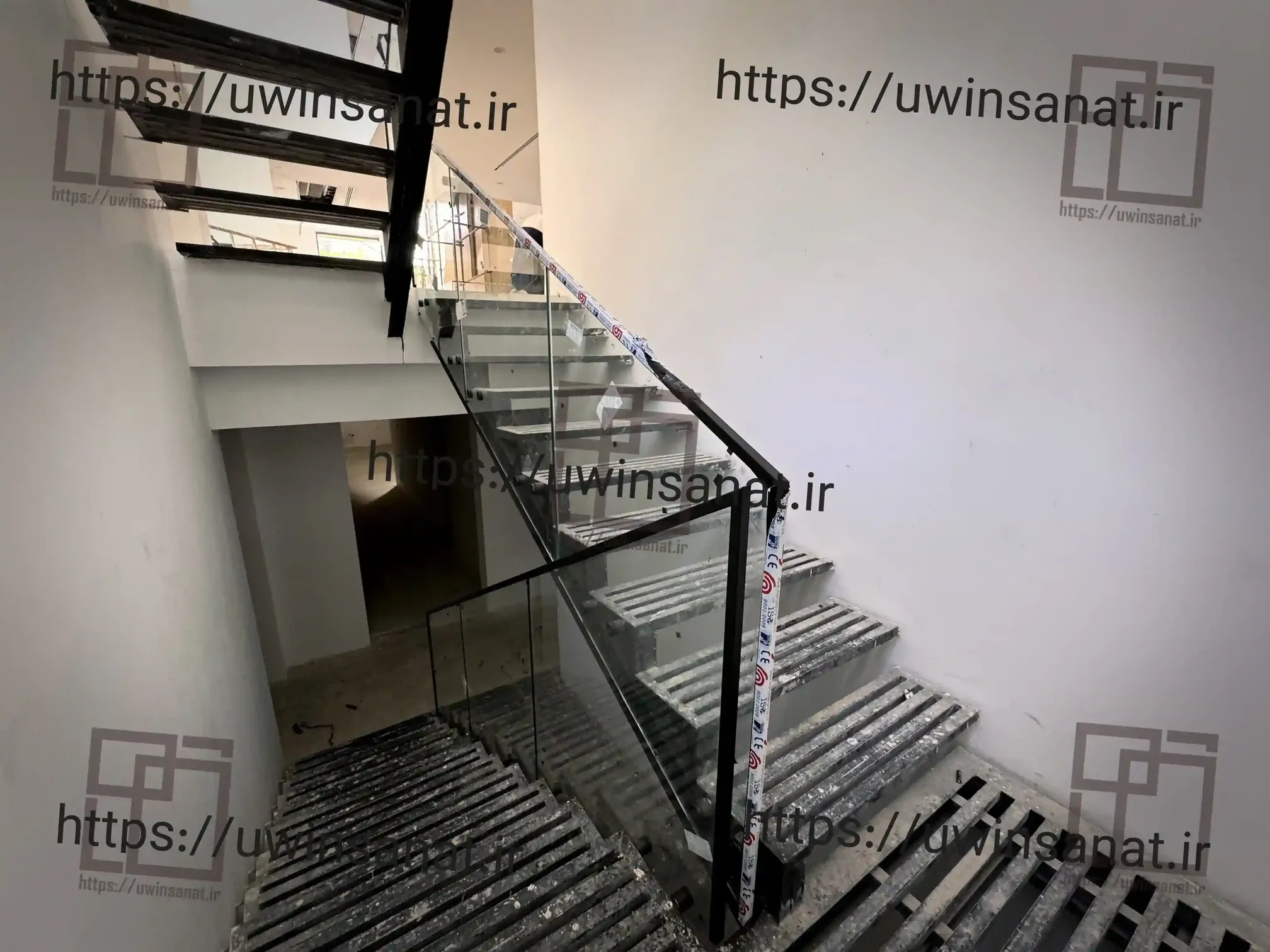 اجرای-نمای-کرتین-وال-و-سقف-اسکای-لایت-پروژه-ویلایی-لادن-3
